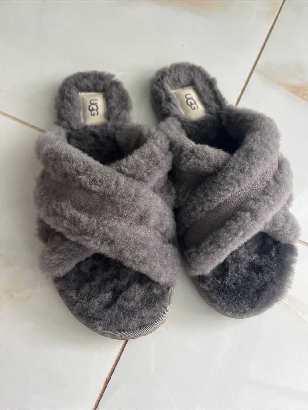 UGG Women's Scuffita Charcoal Crisscross Shearling Slide Slippers size 9